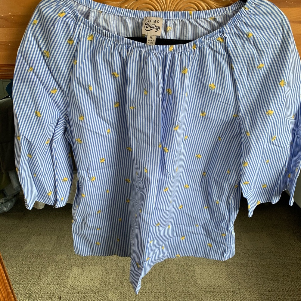 Never worn. Lemon print blouse.